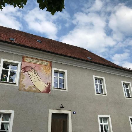 65Qm Wohnung Klosterblick Im Historischen Pfarrhaus Pielenhofen Exterior photo
